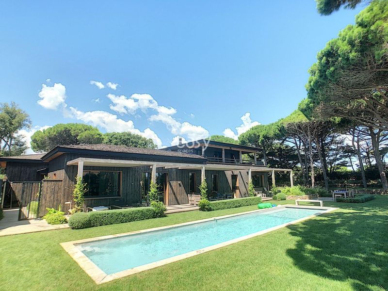 Renting a Private Luxury Villa Specifically for Exclusive Event Hosting in the Prestigious Location of Saint-Tropez